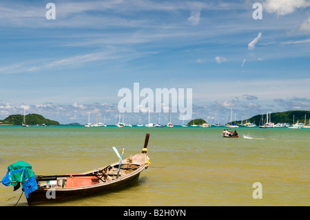 Longtail-Boote am Chalang Beach, Phuket, Thailand Stockfoto