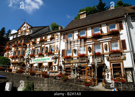 Triberg ist einfach ein wunderschöner Ort und seine einzigartige Attraktionen sind muss sieht Wasserfall-Wasserfall und Kuckucksuhr-Shops. Stockfoto