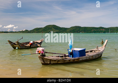 Longtail-Boote am Chalang Beach, Phuket, Thailand Stockfoto