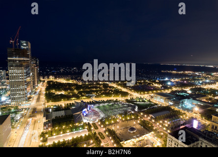 Luftaufnahme von Chicago Lakefront in der Nacht Stockfoto