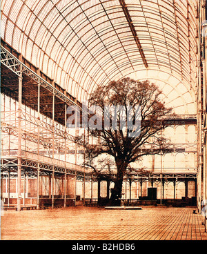 Das Crystal Palace 1852 Foto des Innenraums des großen Ausstellungsgebäudes im Hyde Park vor der Demontage Stockfoto