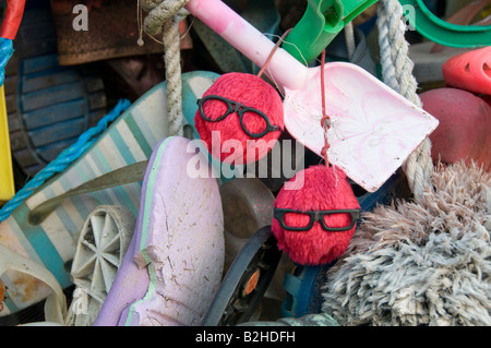 Nahaufnahme der Skulptur gebaut von Objekten am Strand von Dungeness angespült Stockfoto