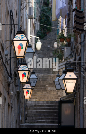 Schmale Straße abseits der Stradum Dubrovnik-Kroatien Stockfoto