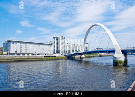 Neue Clyde Arc Straße Brücke über den River Clyde zwischen Finnieston Straße und Straße der Govan in Glasgow Stockfoto