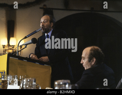 Engelhard, Hans Arnold, 16.9.1934 - 11.3.2008, deutscher Politiker (FDP), Bundesjustizminister seit 1982, halbe Länge, mit Otto Graf Lambsdorff-Rede im Wahlkampf, München, März 1983, Stockfoto