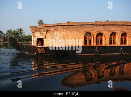 Hausboot (Kettuvallam) auf den Backwaters von Kerala, Indien Stockfoto