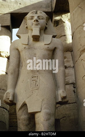 Ramesses II 'der Große', König von Ägypten ca. 1290 - 1224 v. Chr. (19. Dynastie), halbe Länge, Statue, Kalkstein, Luxor, Stockfoto