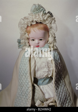 Spielzeug, Puppen, "Baby-Puppe in Christenrobe", Wachs, Tuch, echtes Haar, Kleidung, Höhe 47 cm, mit Motorhaube 53 cm, England, um 1880, Bethnal Green Museum, London, Stockfoto