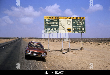 Geografie/Reisen, Mexiko, Transport/Transport, Straßen, Highway 1, Baja California, 1975, Mittelamerika, 1970er Jahre, 20. Jahrhundert, Schild, Straße, Auto, CEAM, historisch, historisch, Stockfoto