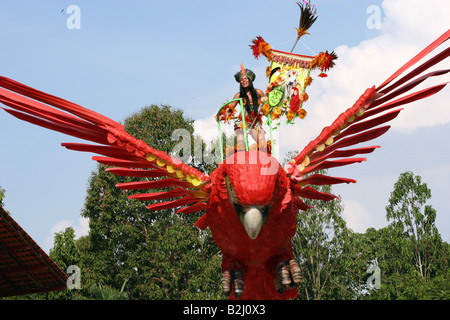 Brasilien Tanz Tänzer bei der Boi Bumba zeigen Parintins Karneval, Brasilien, Südamerika Stockfoto