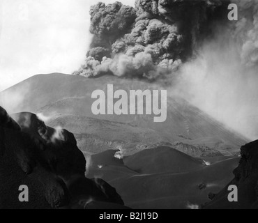 Geografie/Reise, Mexiko, Landschaften, Vulkane, Vulkan Paricutin, Lava und Rauch auspionzen, Januar 1945, Stockfoto
