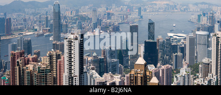 Blick auf Hong Kong und Kowloon vom Victoria Peak Tower. Hong Kong, China, SAR. Stockfoto