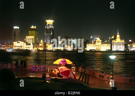 Geographie/Reisen, China, Shanghai, Blick auf die Stadt/Stadtansichten, die Promenade 'Bund', Bezirk Huangpu, den Fluss Huangpu, Nachtaufnahme, Additional-Rights - Clearance-Info - Not-Available Stockfoto
