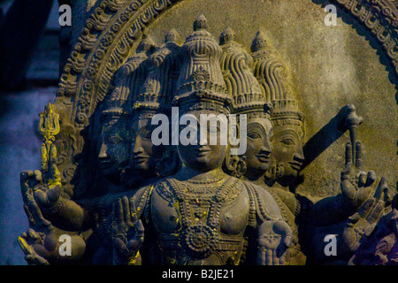 Geschnitzten Stein Brahama Statue innen Sri Meenakshi Hindu-Tempel in Madurai Südindien Stockfoto