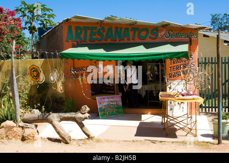 Kunst-Kunsthandwerk-Shop, Povoado de São Jorge, Veadeiros Tableland, Goiás, Brasilien, Südamerika Stockfoto