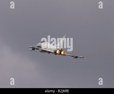 Royal Air Force Eurofighter EF 2000 Typhoon F2 anzeigen auf der Farnborough Airshow 2008 Stockfoto
