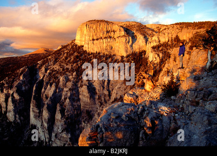 Wanderer und Sonnenuntergang Licht auf Mount Washington (11.658'), Great Basin National Park, Nevada Stockfoto