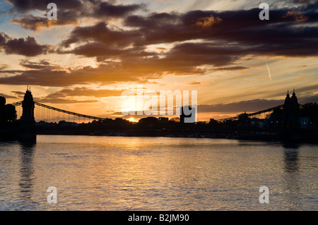 Sonnenuntergang über Hammersmith Bridge Hammersmith London England UK Stockfoto