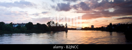 Sonnenuntergang über Hammersmith Bridge Hammersmith London England UK Stockfoto