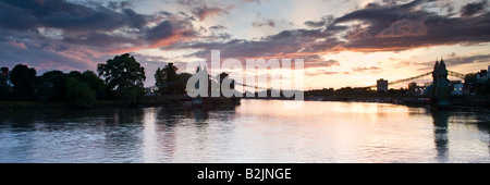 Sonnenuntergang über Hammersmith Bridge Hammersmith London England UK Stockfoto