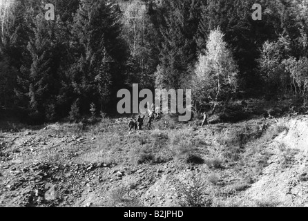 Geografie/Reisen, Italien, Politik, Südtirol, Konflikt in Südtirol, Pioniere, die nach Einschusshülsen suchen, November 1962, Stockfoto