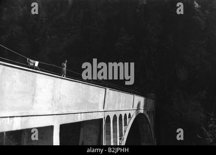 Geografie/Reisen, Italien, Politik, Südtirol, Konflikt in Südtirol, Brücke zur Bewachung von Soldaten, Sarntal, November 1962, Stockfoto