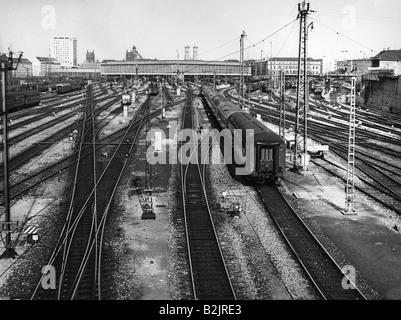 Geografie/Reisen, Deutschland, München, Transport/Transport, Eisenbahn, Hauptbahnhof, Außenansicht, 1960er Jahre, Stockfoto