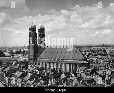 Geographie/Reisen, Deutschland, München, Kirchen, Frauenkirche, Außenansicht, 1930er Jahre, Stockfoto