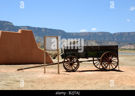 Wagen und Adobe Wand in Kayenta in Süd-West-USA Stockfoto