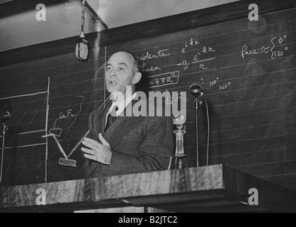 Fermi, Enrico, 29.9.1901 - 28.11.1954, italienischer Physiker, hielt einen Vortrag, Instituto Donegani, Mailand, 1949, Stockfoto