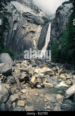 Herrliche Sicht auf den Wasserfall, Yosemite-Nationalpark, Kalifornien, USA Stockfoto