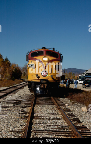 Dieselelektrische Lok von der Conway Scenic Railroad im Crawford-Depot in den White Mountains von New Hampshire Stockfoto