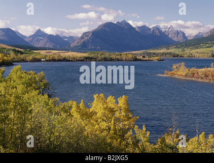 Geographie/Reisen, USA, Montana, Landschaften, Glacier National Park, St. Mary Lake, Red Eagle Mountain und Chief Mountain, Additional-Rights - Clearance-Info - Not-Available Stockfoto