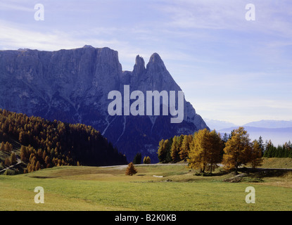 Geographie/Reisen, Italien, Südtirol, Landschaften, Dolomiten, Blick von der Seiser Alm auf Schlern, Additional-Rights - Clearance-Info - Not-Available Stockfoto