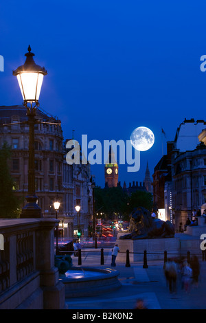 WHITEHALL & WESTMINSTER VON TRAFALGAR SQUARE LONDON ENGLAND UK Stockfoto