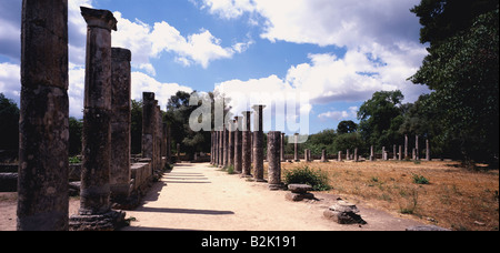 Geographie/Reisen, Griechenland, Olympia, Heiligtum des Zeus seit dem 7. BC, Ruine der Palaestra (Lounge der Athleten während der Olympischen Spiele), 2. BC, Spalten, Sport, Europa, historischen, historischen, Archäologie, Antike, antike, UNESCO-Weltkulturerbe, Peloponnes, Eli, Hellas, Heiligtum, Olympia, Panorama, Additional-Rights - Clearance-Info - Not-Available Stockfoto