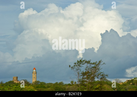 Alter Leuchtturm und 1901 neuen Leuchtturm in Mamallapuram Südindien Stockfoto