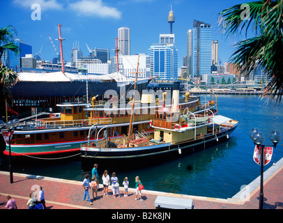 Sydney Tower in Sydney Skyline von Darling Harbour, Australien Stockfoto