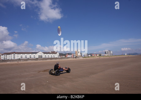 Man Kitesurfen Swansea Beach West Glamorgan Stockfoto