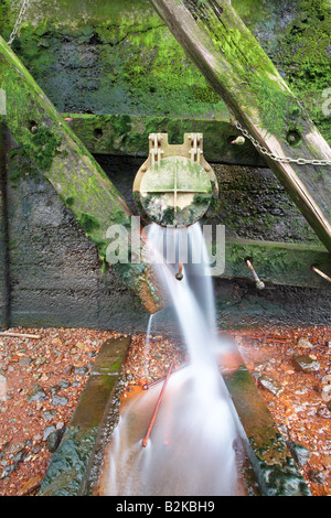 Abwasser Überlauf Auslauf in die Themse, London City, England, UK. Stockfoto