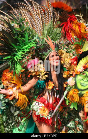 Brasilien Tanz Tänzer bei der Boi Bumba zeigen Parintins Karneval, Brasilien, Südamerika Stockfoto