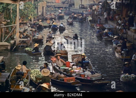 DAMNERN SADUAK FLOATING MARKET BANGKOK THAILAND 1991 Stockfoto