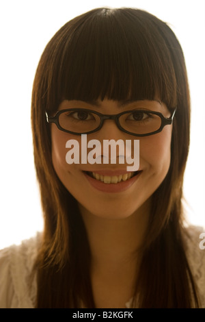 Porträt einer jungen Frau mit Brille Stockfoto