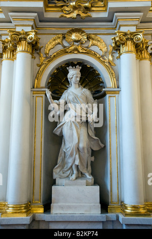 Statue auf der Jordantreppe, des Staatlichen Eremitage-Museums, St. Petersburg, Russland Stockfoto
