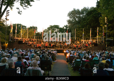 Allgemeine Ansicht Konzert in der Park Royal Military School of Music Kneller Hall Twickenham Middlesex UK Mittwoch, 30. Juli 2008 Stockfoto