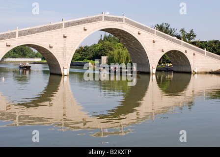 China, Suzhou, steinerne Brücke über den Canal Grande Stockfoto