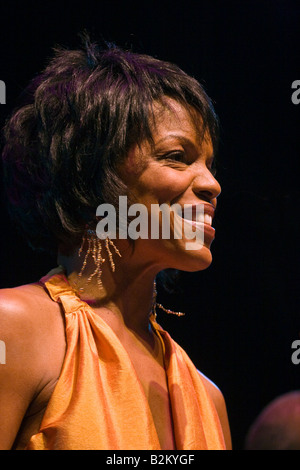 NENNA FREELON singt mit den 50. Jahrestag ALL STARS an den 50. Jahrestag MONTEREY JAZZ FESTIVAL MONTEREY in Kalifornien Stockfoto