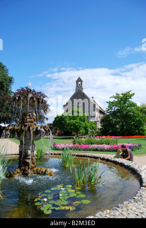 Springbrunnen und Teich, Forbury Gärten, Reading, Berkshire, England, Vereinigtes Königreich Stockfoto