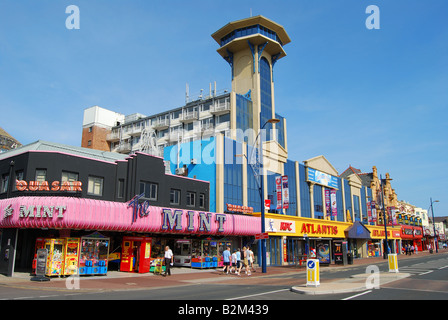 Atlantis Resort Tower und Unterhaltung Arkaden, Marine Parade, Great Yarmouth, Norfolk, England, Vereinigtes Königreich Stockfoto