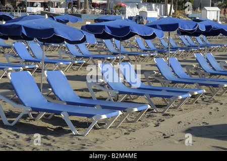 Liegestühle am Strand, Teneriffa, Kanarische Inseln Stockfoto